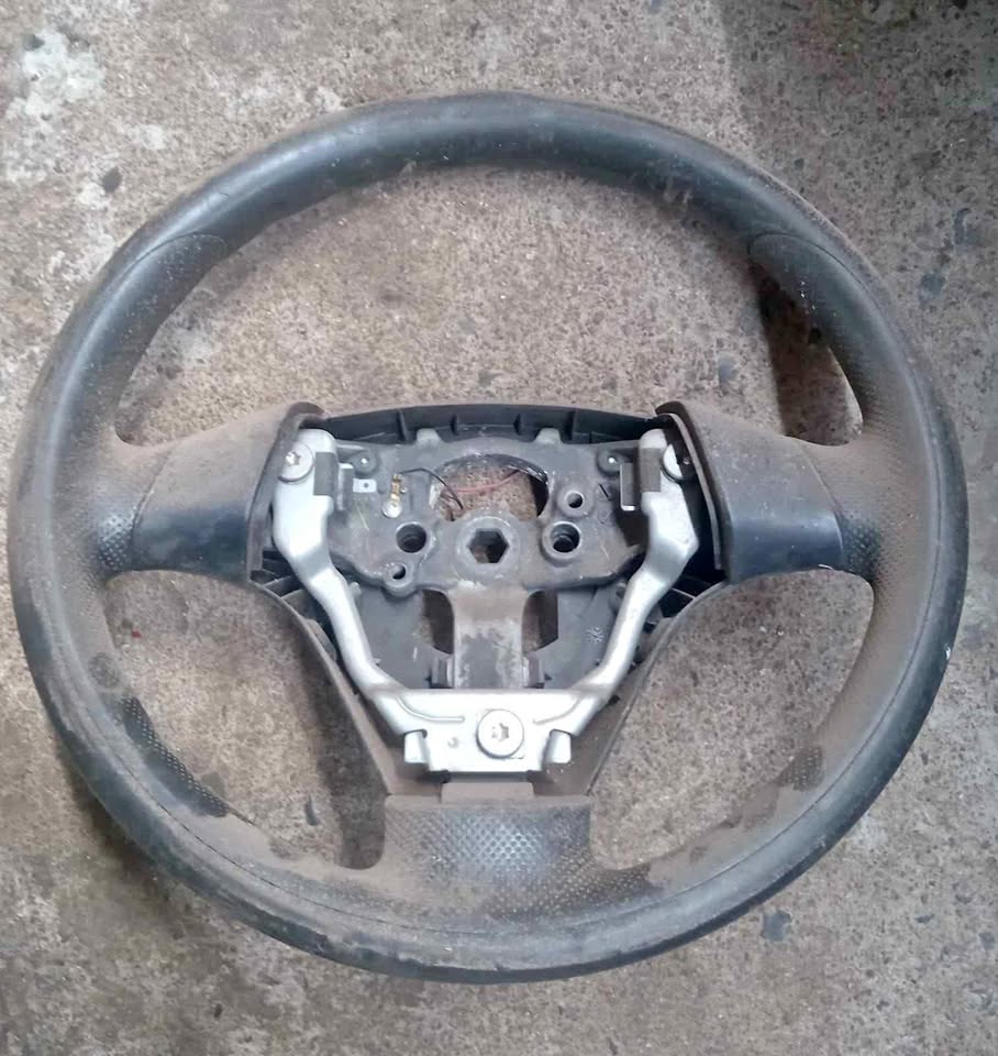 Mazda 3 2007 steering wheel selling - Private Seller