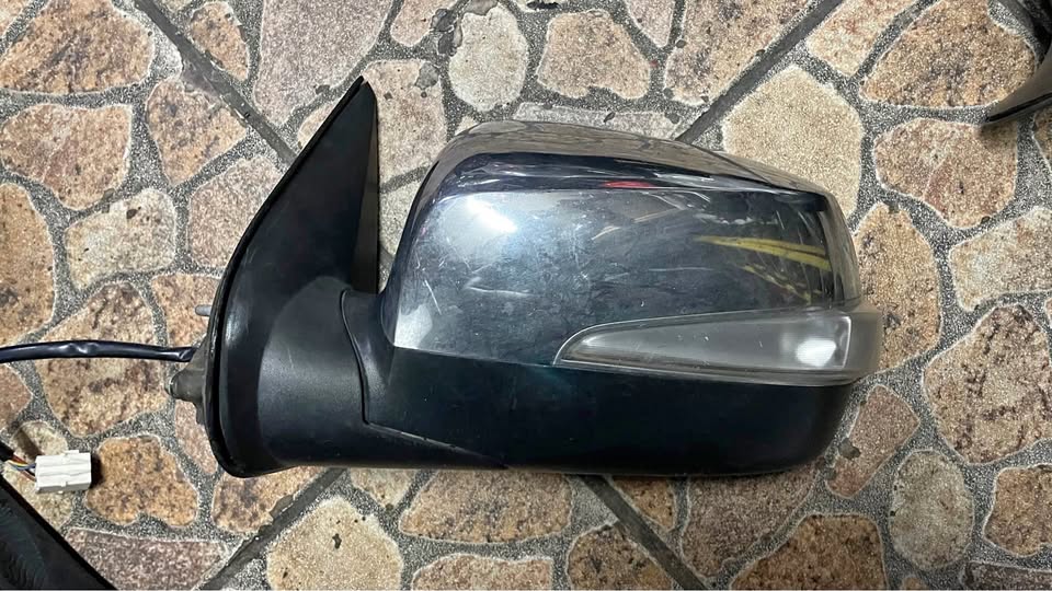 Isuzu D-Max /KB250 side mirror - Private Seller Isuzu D-Max /KB250 side mirror - Private Seller