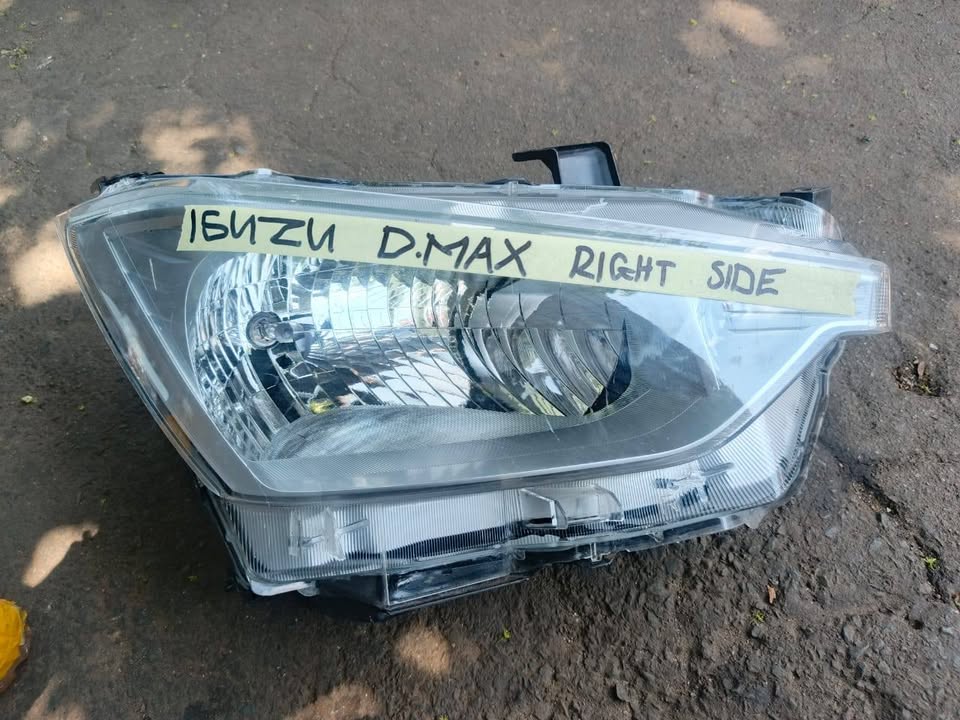 Isuzu D-Max Right Headlight - Private Seller Isuzu D-Max Right Headlight - Private Seller