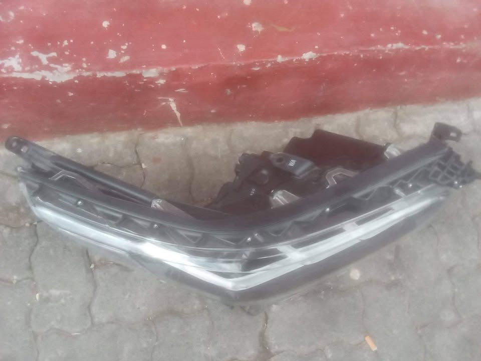 Toyota fortuner headlight xenon both sides - Private Seller Toyota fortuner headlight xenon both sides - Private Seller