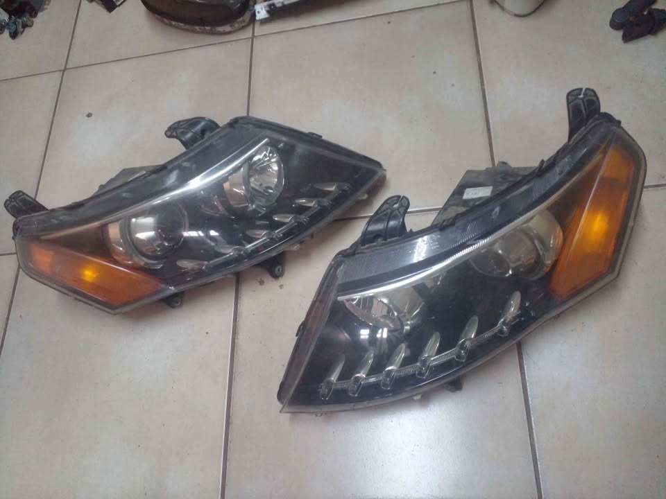 Mahindra xuv500 Headlight - Private Seller