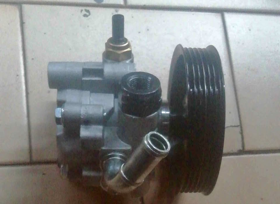 Toyota Runx 1.8 power steering pump