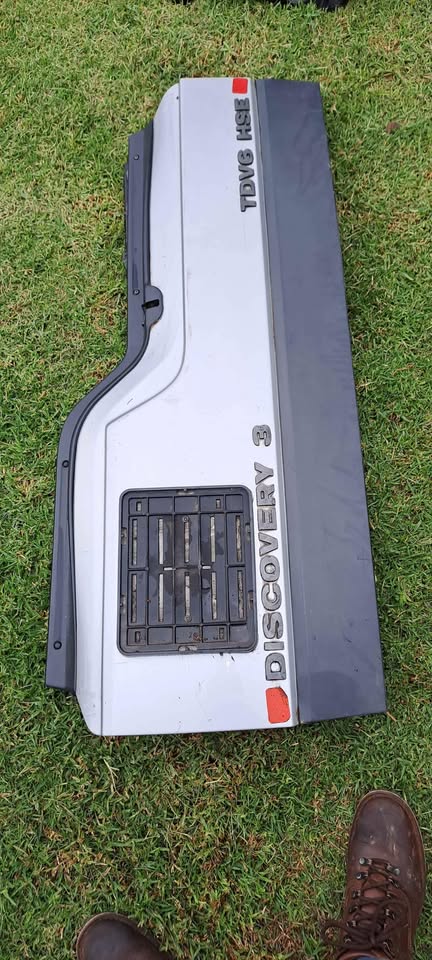 Land Rover Discovery 3 Complete Tailgate For Sale @ Spareline Auto - Private Seller Land Rover Discovery 3 Complete Tailgate For Sale @ Spareline Auto - Private Seller