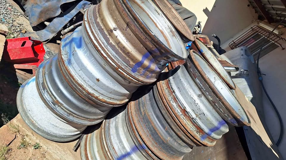 Used Truck rims and tyres in stock Used Truck rims and tyres in stock