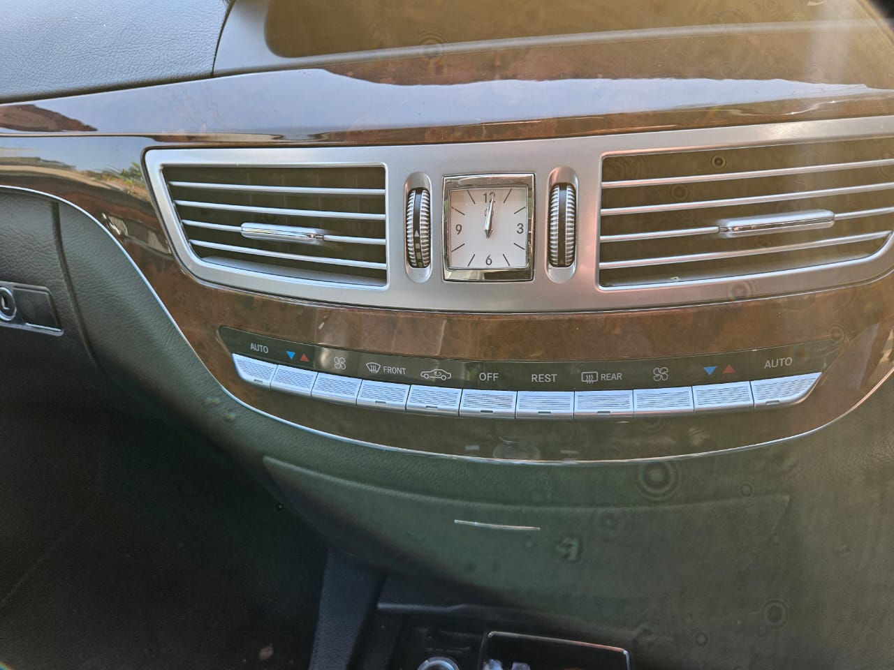 Mercedes Benz S500 W221 preface stripping used parts and spares for sale.