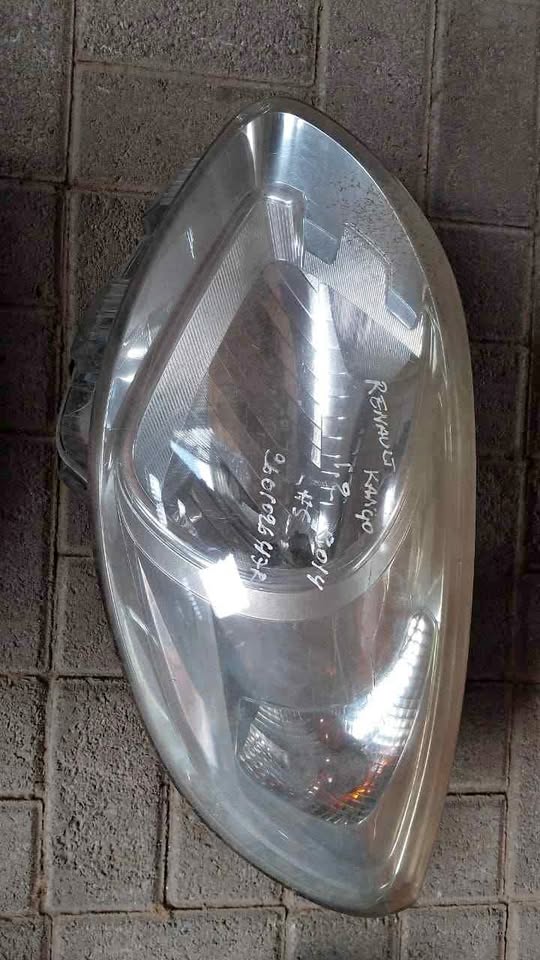 Renault Kangoo 1.2 2014 LHS headlight - Private Seller Renault Kangoo 1.2 2014 LHS headlight - Private Seller