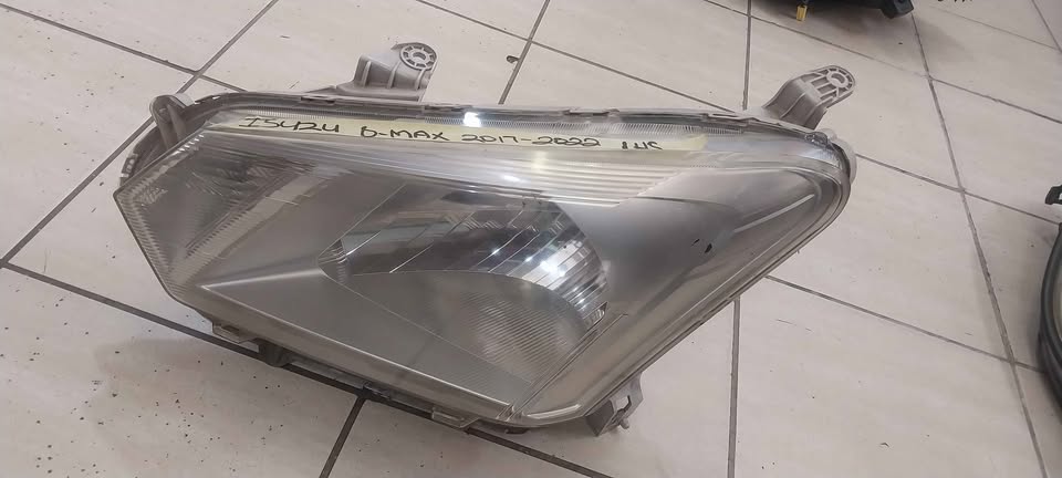 ISUZU DMAX HEADLIGHT 2017-2022 LHS AVAILABLE - Private Seller