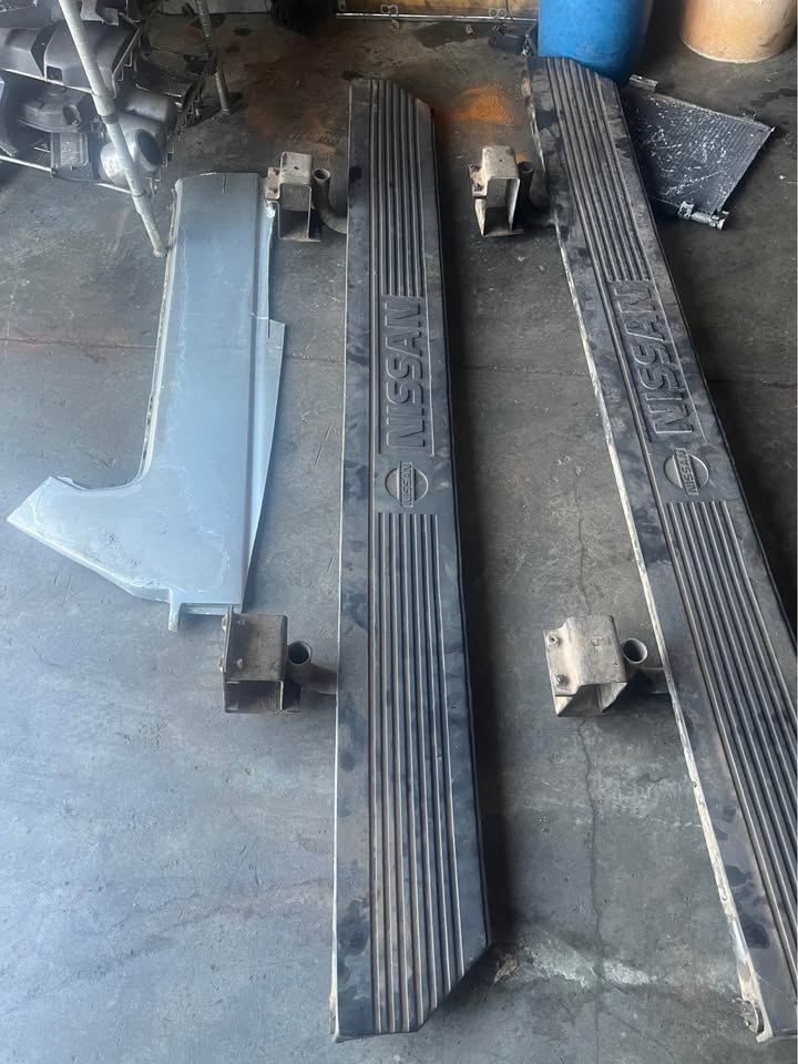 Nissan Sani side steps - Private Seller