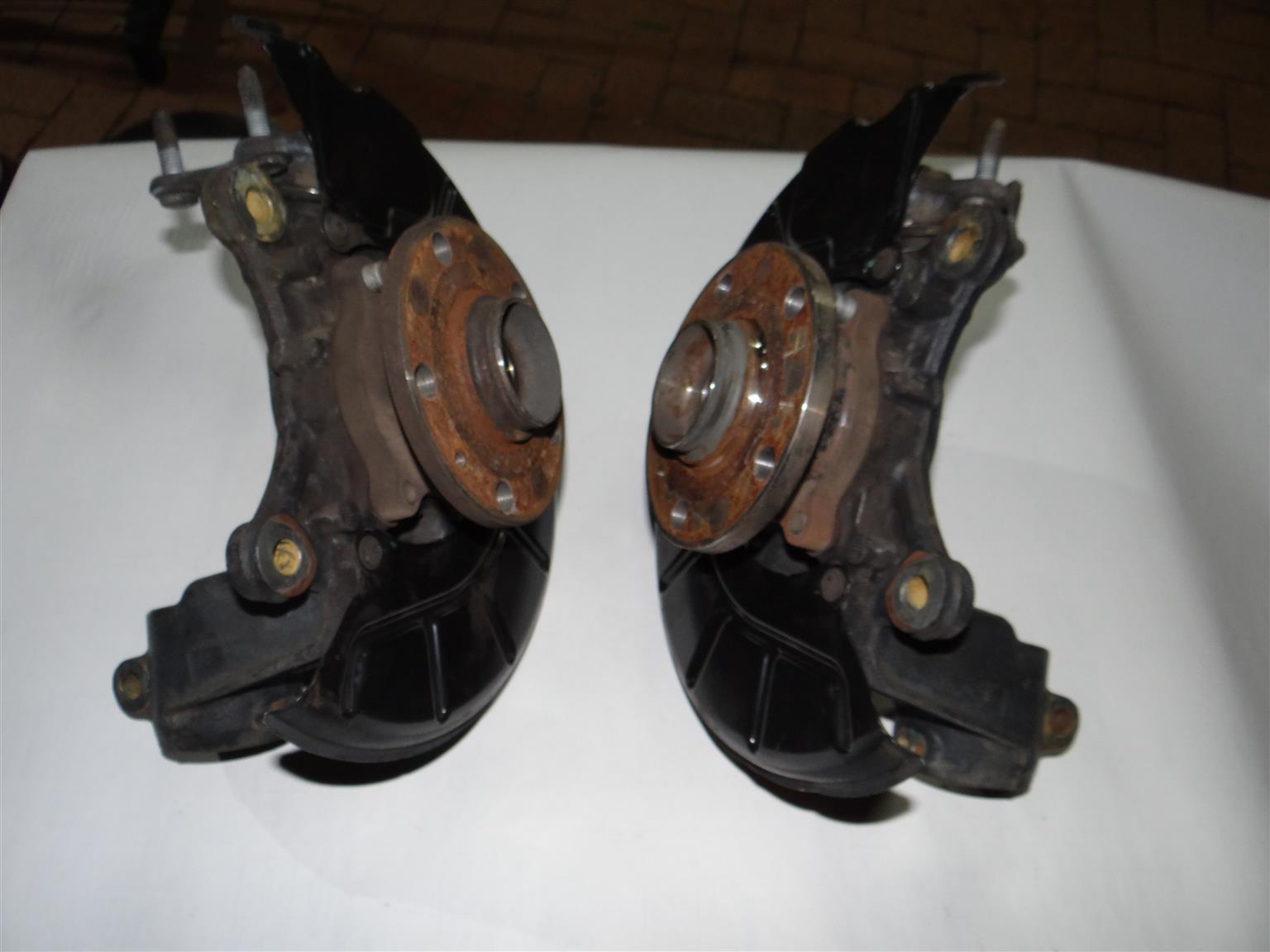 VW / Audi  –  wheel hub / assembly / wheel bearings – Front