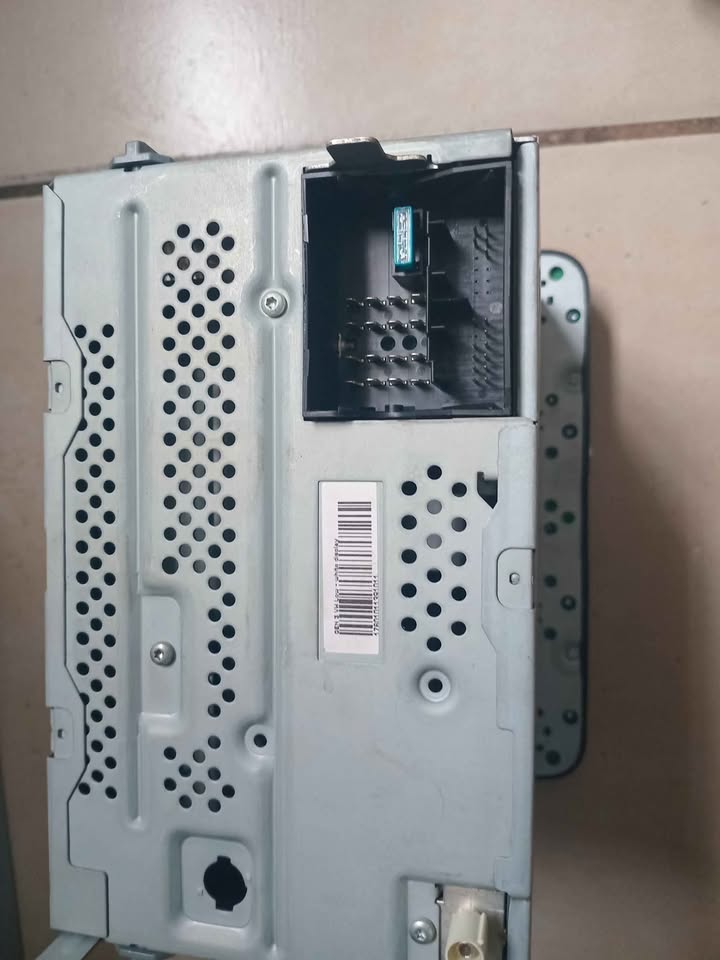 2012 to 2015 Volkswagen touran/amarok/jetta mk6 radio for sale @ circle 7 used parts - Private Seller