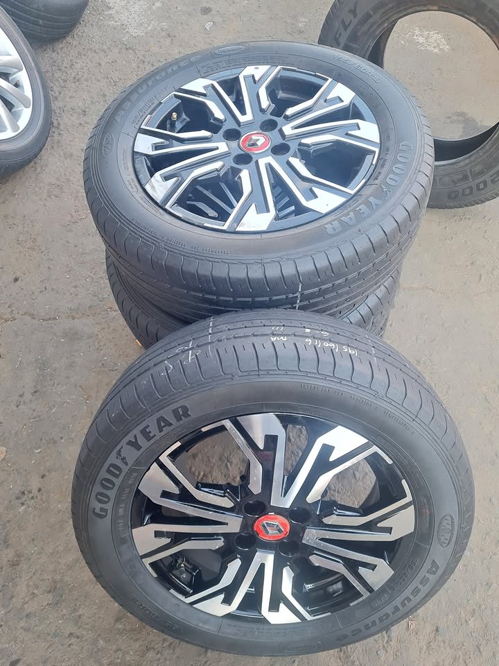 Renault kiger original alloy mags size 16+tyres 195/60/16 - Private Seller Renault kiger original alloy mags size 16+tyres 195/60/16 - Private Seller