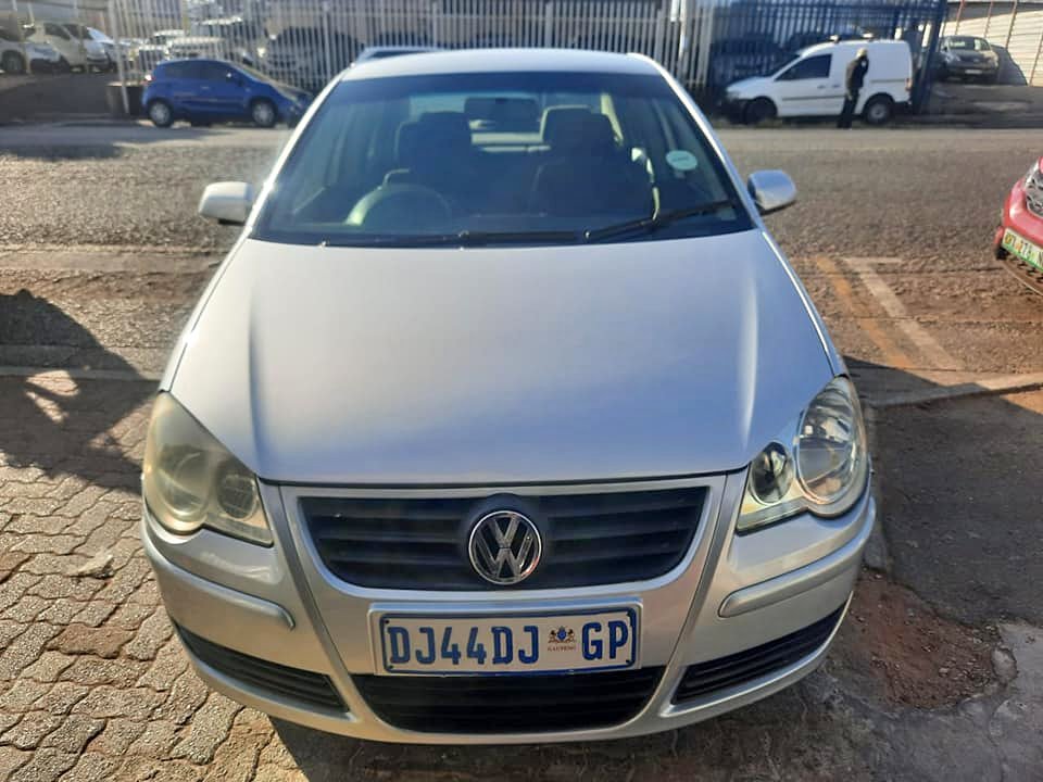 2009 Volkswagen polo Classic 1.6 Sedan Automatic with a Nice interior seat 2009 Volkswagen polo Classic 1.6 Sedan Automatic with a Nice interior seat