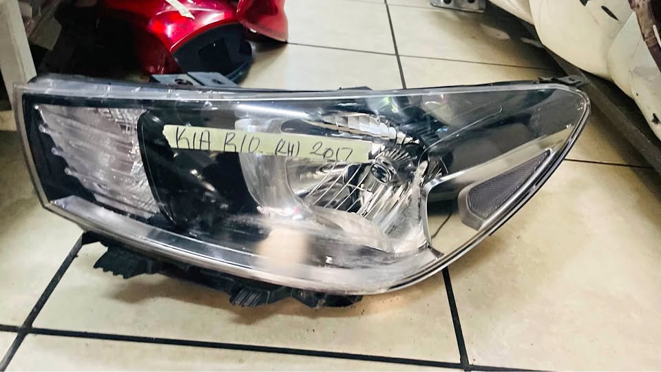 Kia Rio headlight - Private Seller Kia Rio headlight - Private Seller