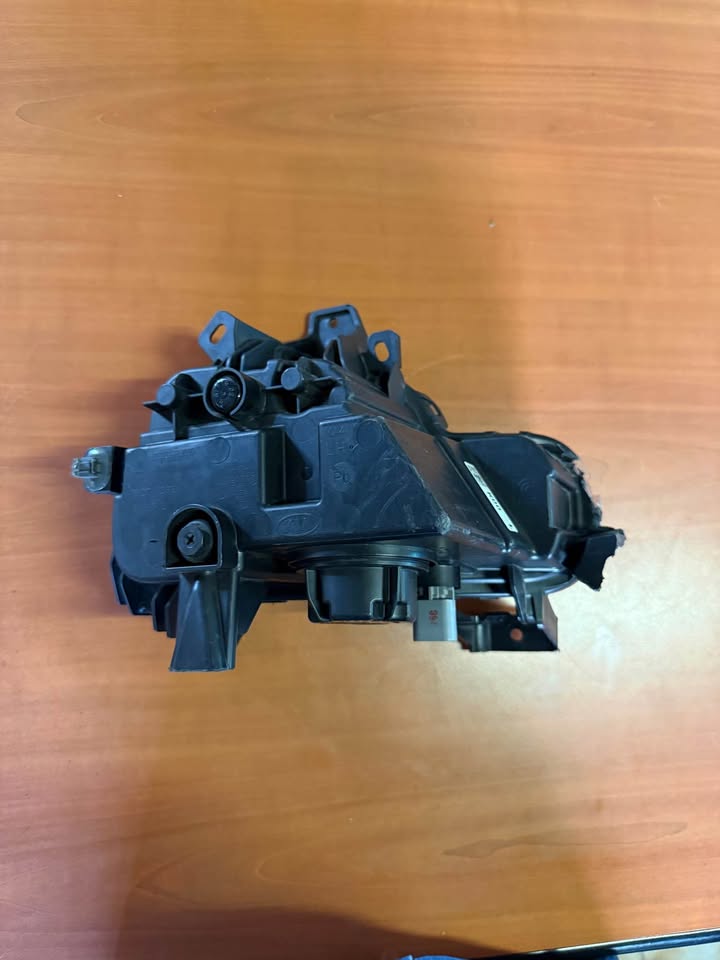 Kia Carnival Left Fog Light - Private Seller Kia Carnival Left Fog Light - Private Seller