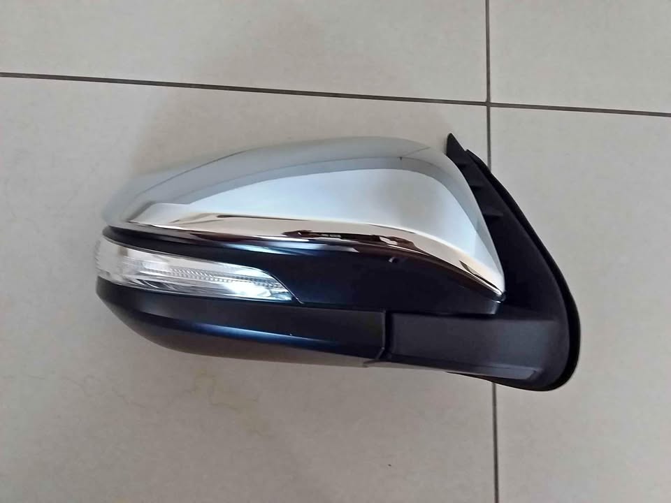 TOYOTA  FORTUNER 16/20  DOOR MIRRORS ELECTRIC CHROME WITH INDICATOR AUTOMATIC FOLDING