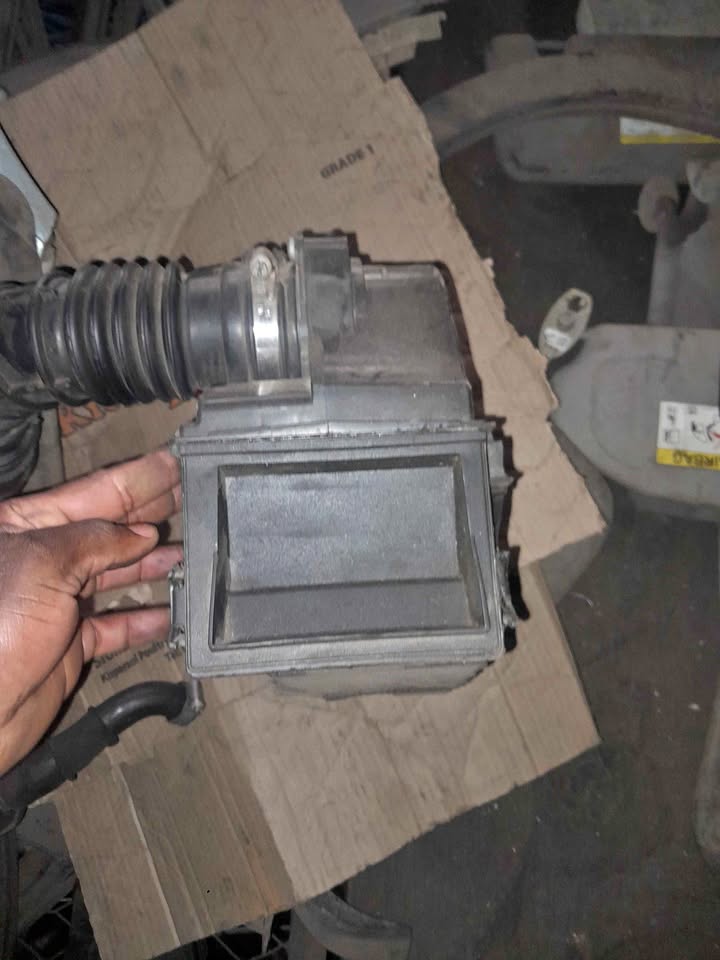 Renault Sandero Airfilter Box for Sale - Private Seller Renault Sandero Airfilter Box for Sale - Private Seller