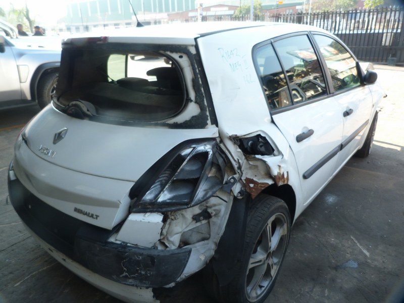 Renault Megane II 1.6 Petrol Manual 4KM White - 2004 SPARESBOYZ STRIPPING FOR SP - Private Seller