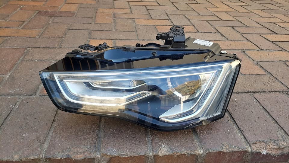 Audi A5 2014 Xenon Headlight - Private Seller Audi A5 2014 Xenon Headlight - Private Seller