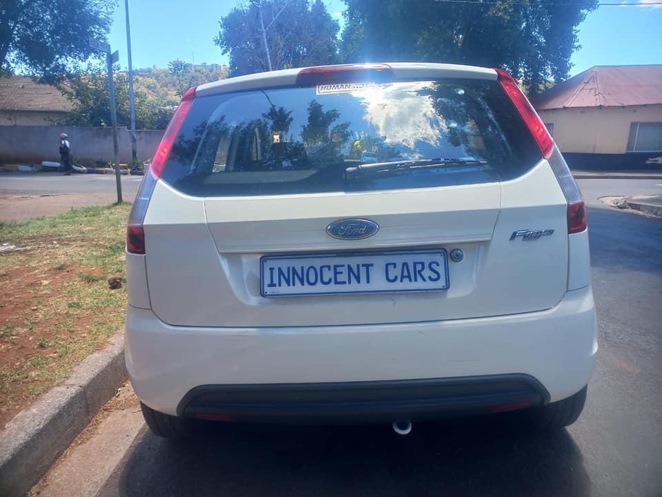 2014 FORD FIGO 1.4 PETROL, MANUAL, WHITE COLOR, MILEAGE 100000KMS