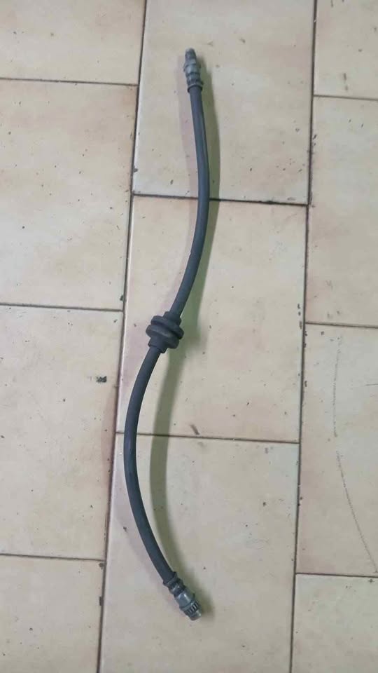 Renault Clio 3/4 brake caliper pipe - Private Seller Renault Clio 3/4 brake caliper pipe - Private Seller