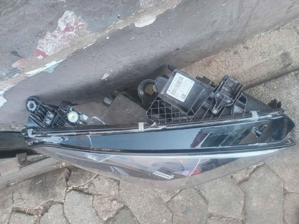 Bmw Z4 right side headlight - Private Seller Bmw Z4 right side headlight - Private Seller