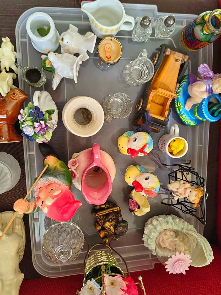 Various ornaments for sale all must go together Various ornaments for sale all must go together