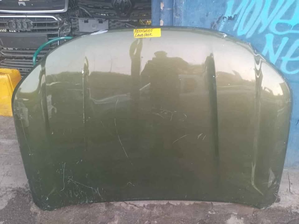 Peugeot Landtrek Bonnet. Call or DM . - Private Seller Peugeot Landtrek Bonnet. Call or DM . - Private Seller