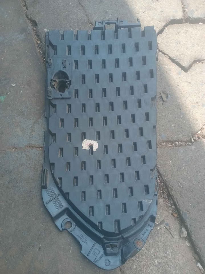 Left front jaguar - F pace grid bumper fog cover - Private Seller Left front jaguar - F pace grid bumper fog cover - Private Seller