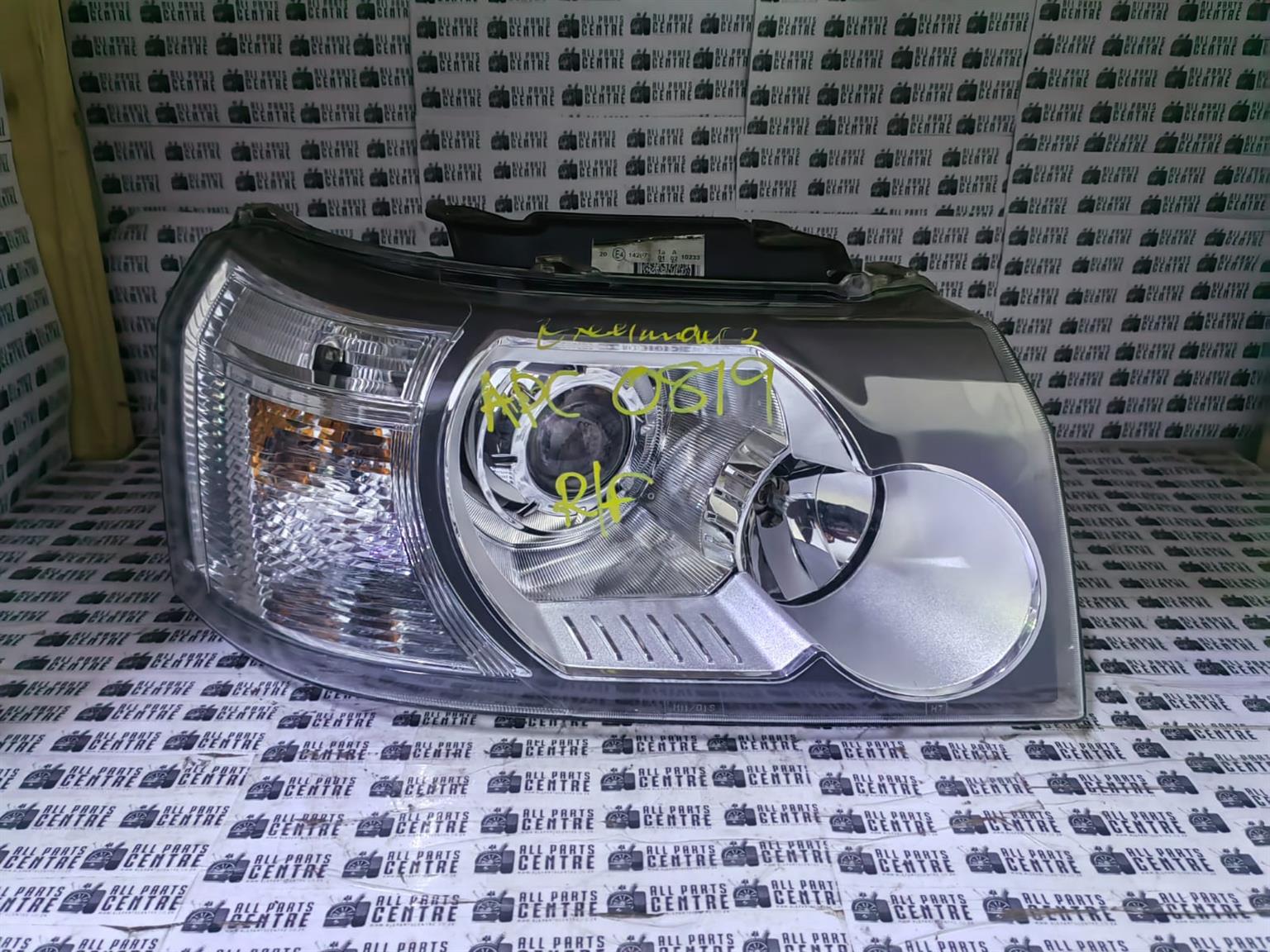 Freelander 2 right headlight for sale used