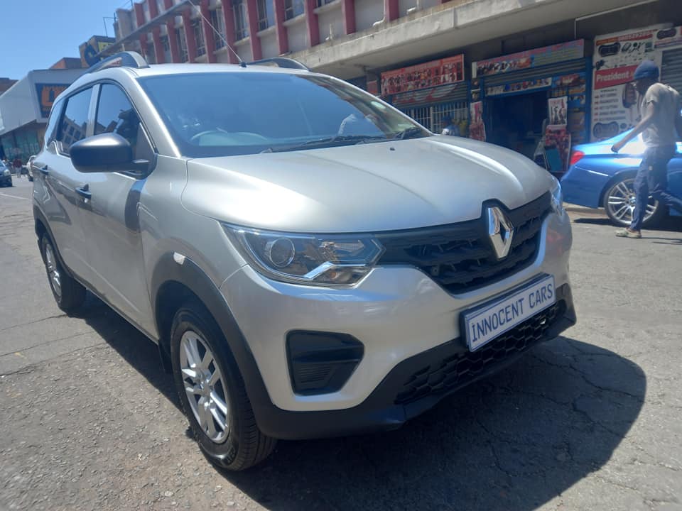 2020 RENAULT TRIBER 1.0 PETROL, MANUAL TRANSMISSION, SILVER COLOUR, MILEAGE 65000KM