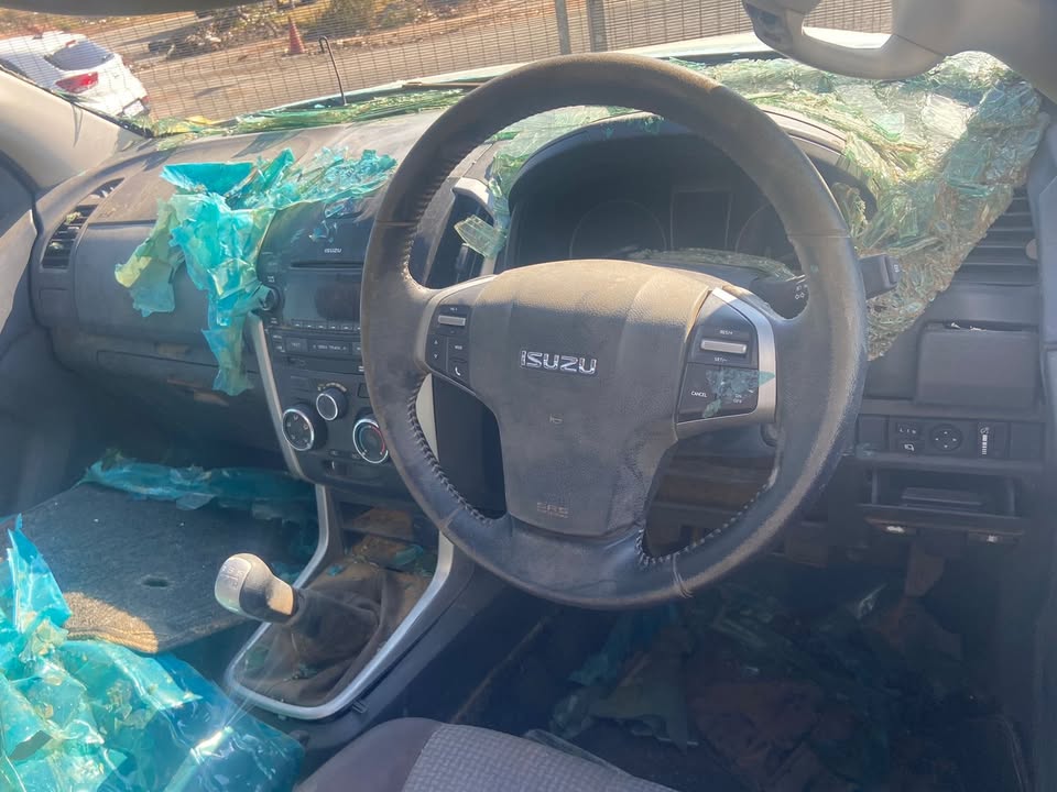 ISUZU KB300 D-TEQ 2014 STRIPPING FOR SPARES - Private Seller