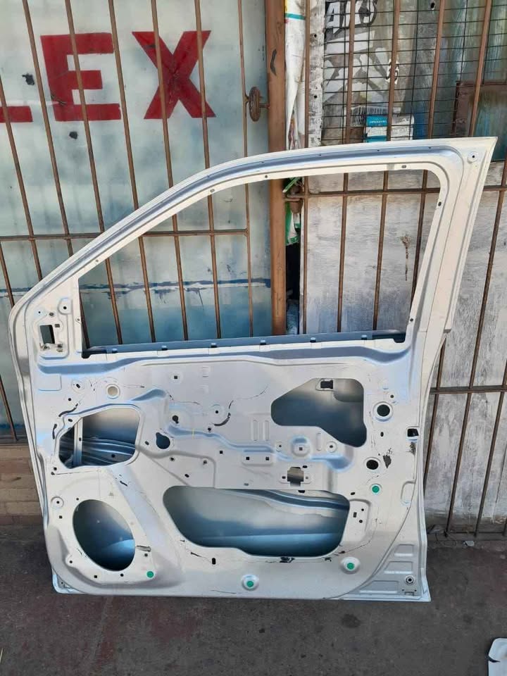 ISUZU RIGHT FRONT DOOR 2023 MODEL - Private Seller