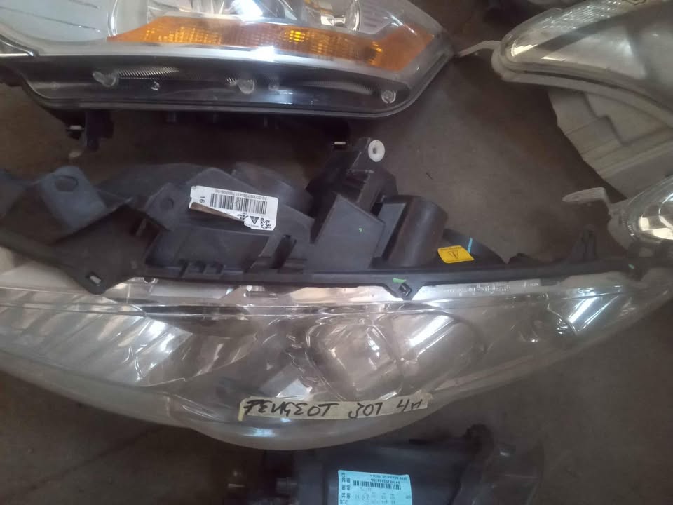 Peugeot 307 headlight - Private Seller