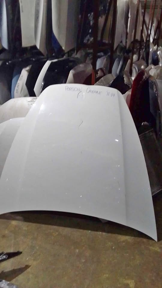 Porsche Cayenne Bonnet 2011-2014 - Private Seller Porsche Cayenne Bonnet 2011-2014 - Private Seller