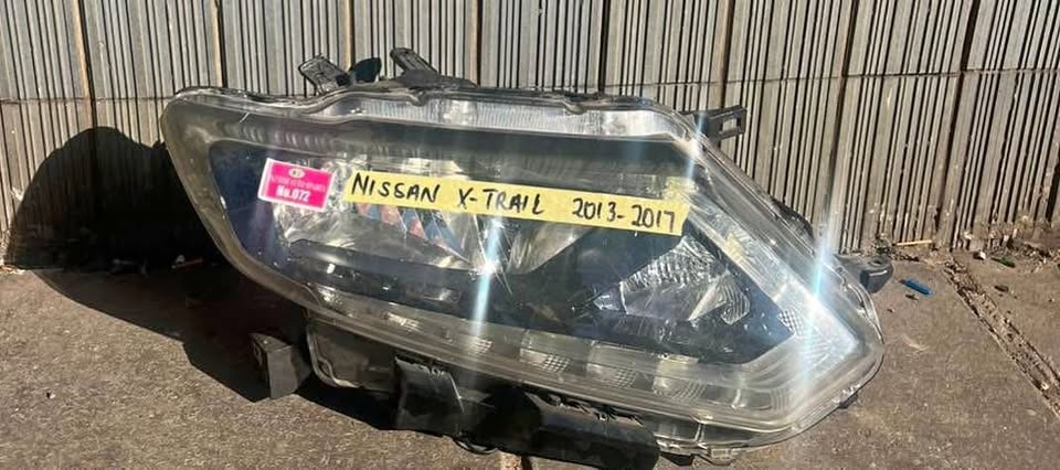 Nissan X-Trail headlight 2013/17 - Private Seller Nissan X-Trail headlight 2013/17 - Private Seller