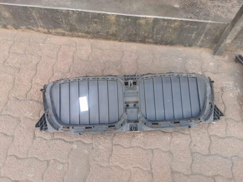 BMW X3 GO1 kidney grill bracket - Private Seller BMW X3 GO1 kidney grill bracket - Private Seller