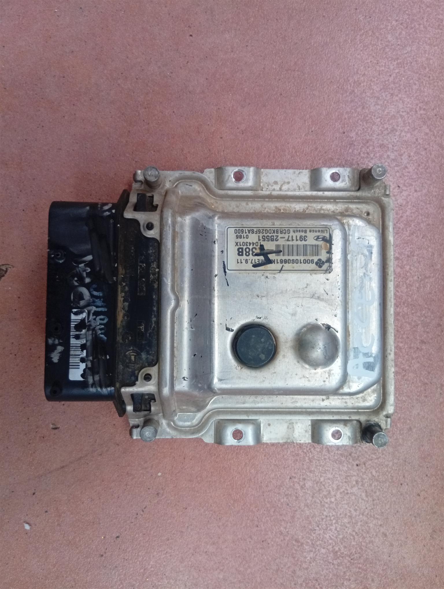 Hyundai accent ECU computer box 39117-2B551 - Private Seller Hyundai accent ECU computer box 39117-2B551 - Private Seller