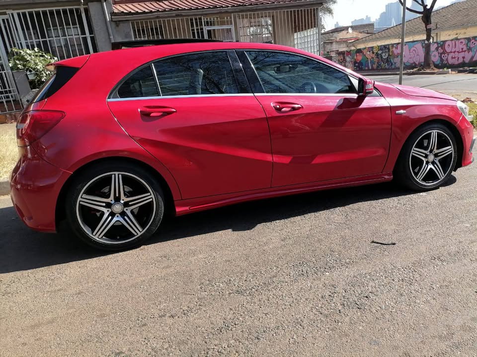 2015 MERCEDES BENZ A250AMG LINE AUTOMATIC WITH SUN ROOF AND REVERSE SENSORS