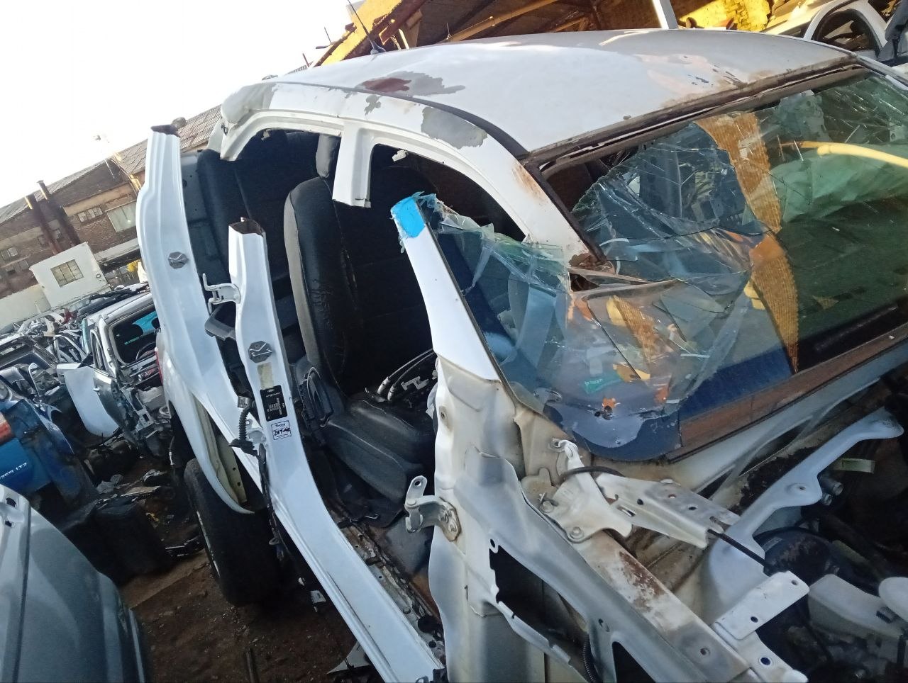porsche cayenne (9PA) white Stripping for parts - Private Seller
