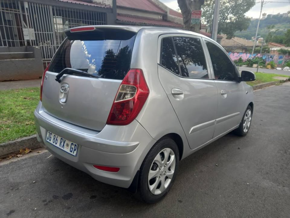 2017 Hyundai i10 Hatchback 1.1 Petrol, Manual. Call Innocent Blue Color,