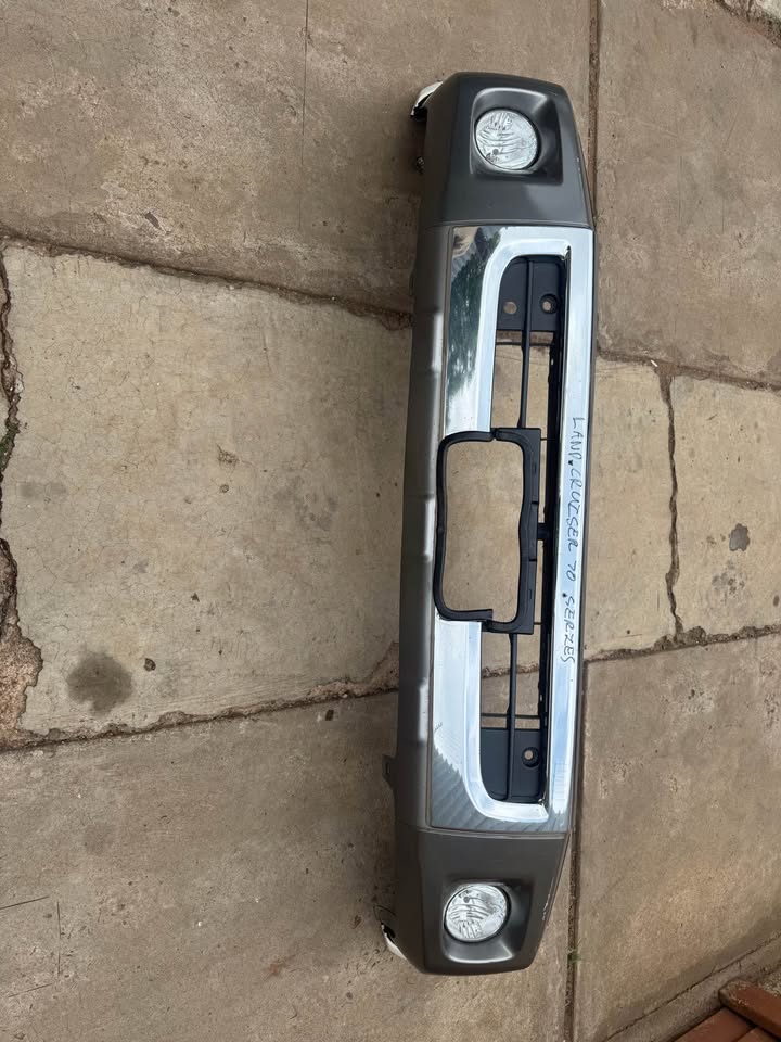 Toyota Land Cruiser Front Bumper - Private Seller Toyota Land Cruiser Front Bumper - Private Seller
