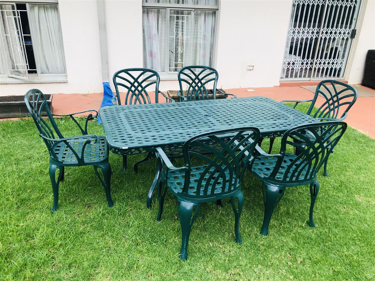 4 person outdoor dining table