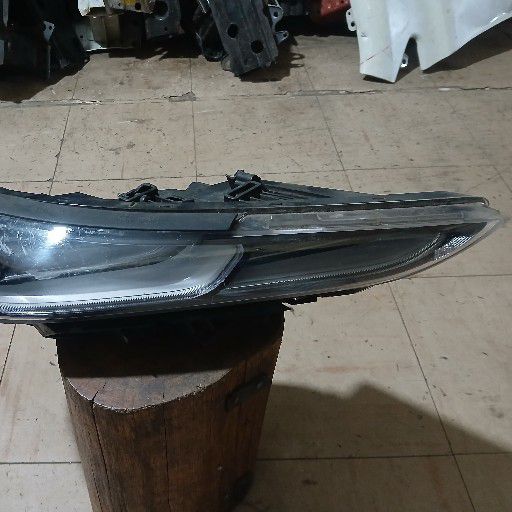 Hyundai santa fe headlight - Private Seller Hyundai santa fe headlight - Private Seller