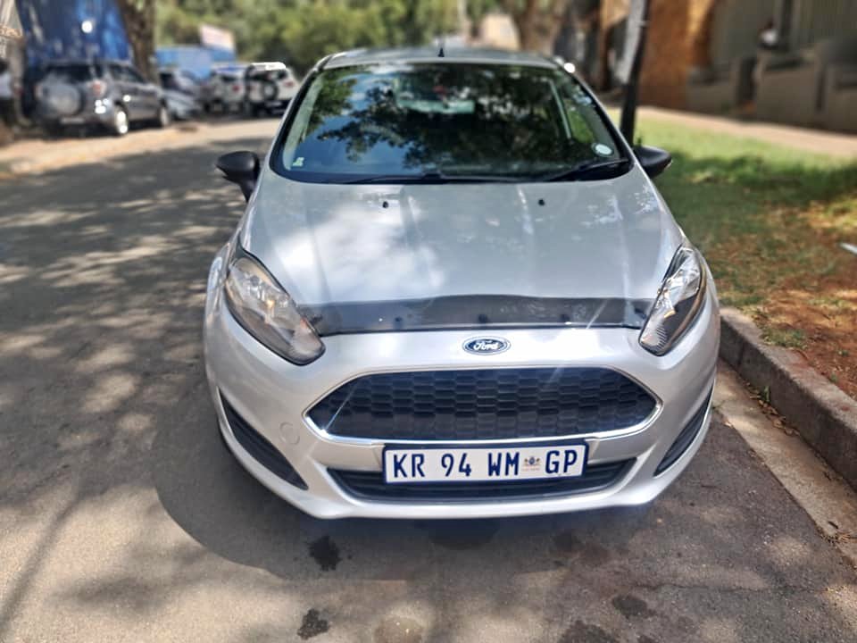 Ford Fiesta 1.4 silver 2016 for