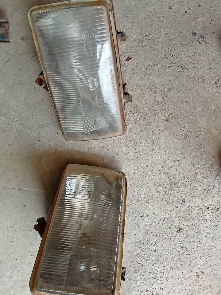 Ford Grenada left head light - Private Seller Ford Grenada left head light - Private Seller