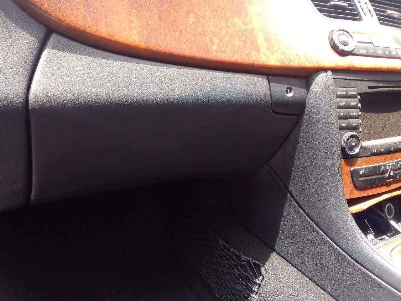 Mercedes CLS Cubbyhole Compartment - Private Seller Mercedes CLS Cubbyhole Compartment - Private Seller