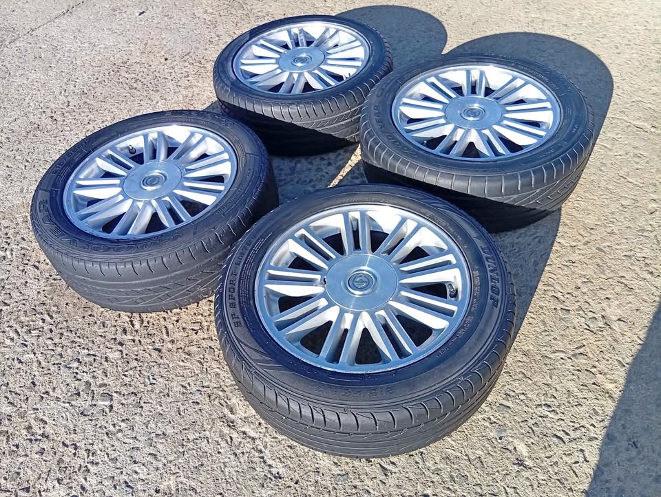 Chrysler sebring 17inch 5 holes 4 set rims and tyres Chrysler sebring 17inch 5 holes 4 set rims and tyres