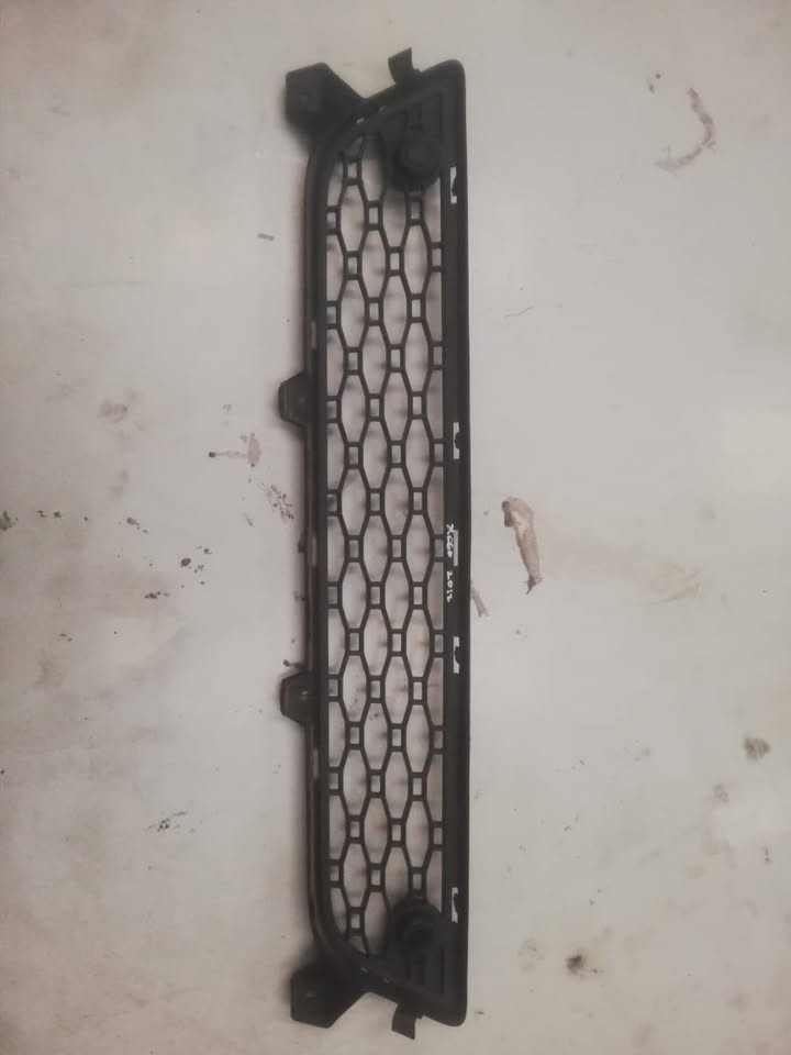 VOLVO XC60 2012 BOTTOM GRILL FOR SALE - Private Seller VOLVO XC60 2012 BOTTOM GRILL FOR SALE - Private Seller