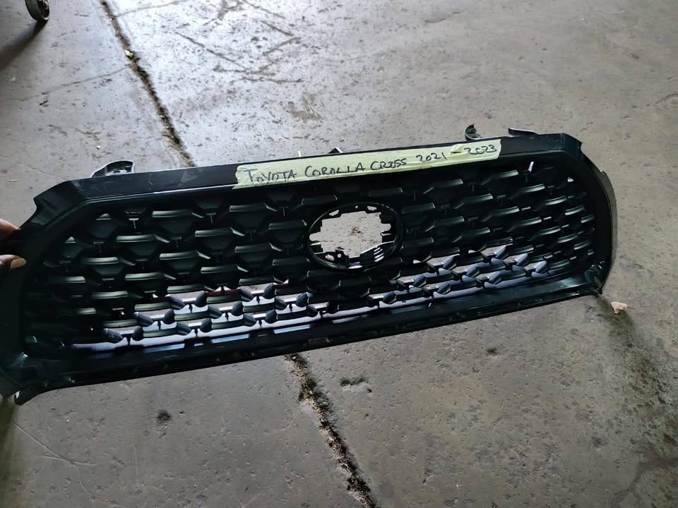 Toyota Corolla Cross 2021-2023 front Grill - Private Seller Toyota Corolla Cross 2021-2023 front Grill - Private Seller