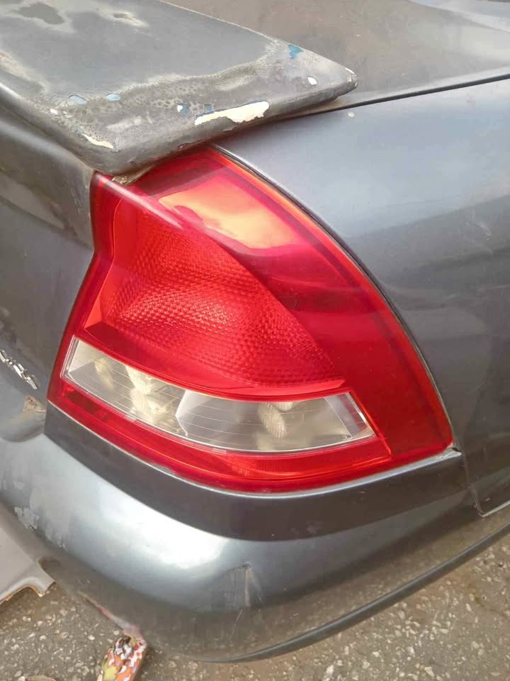 Chevrolet lumina 2006 rhs taillight selling
